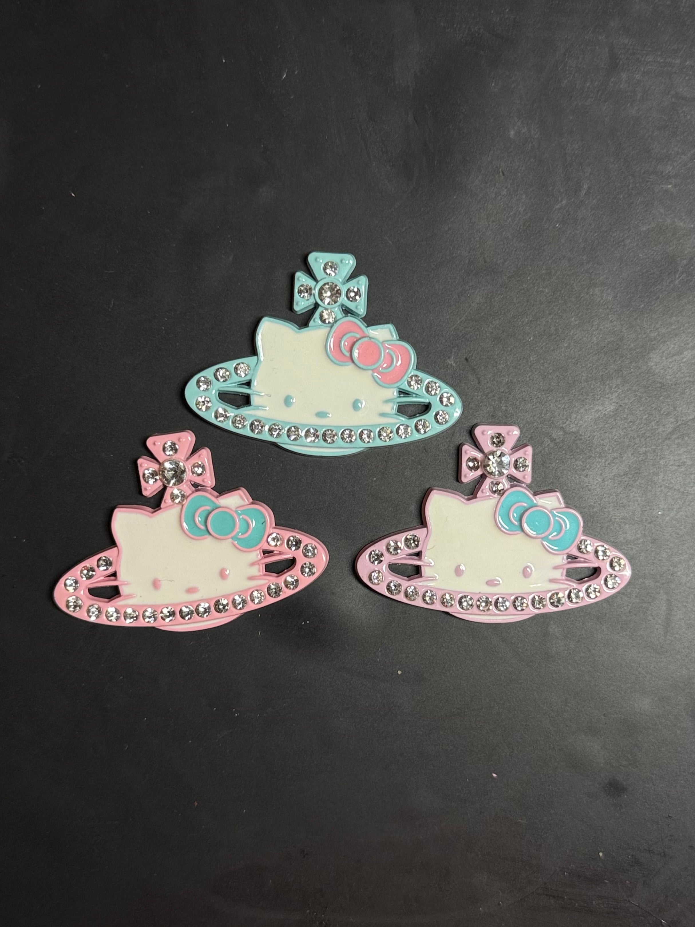 Saturn hello kitty charms