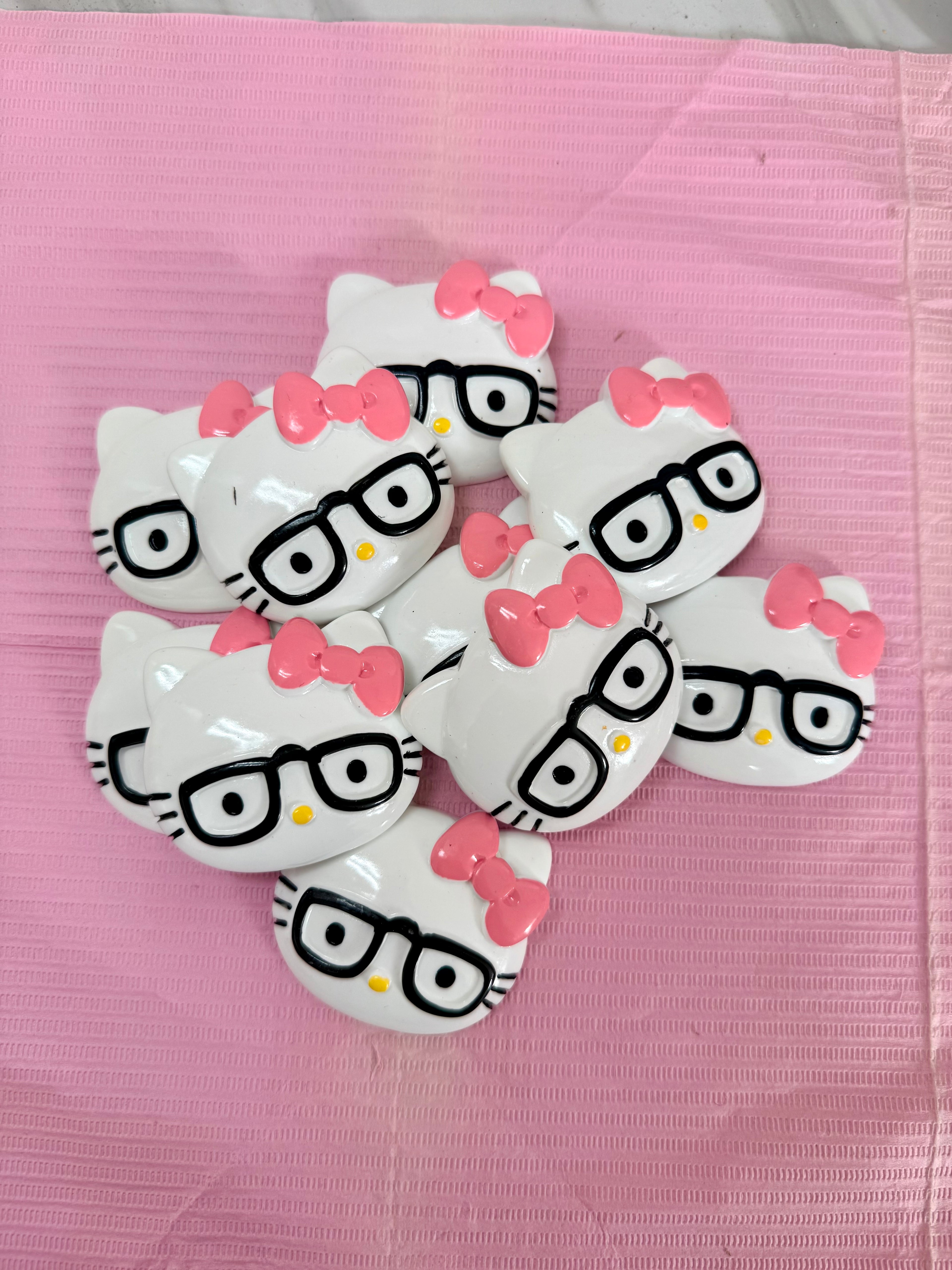 Large hello kitty charms with glasses