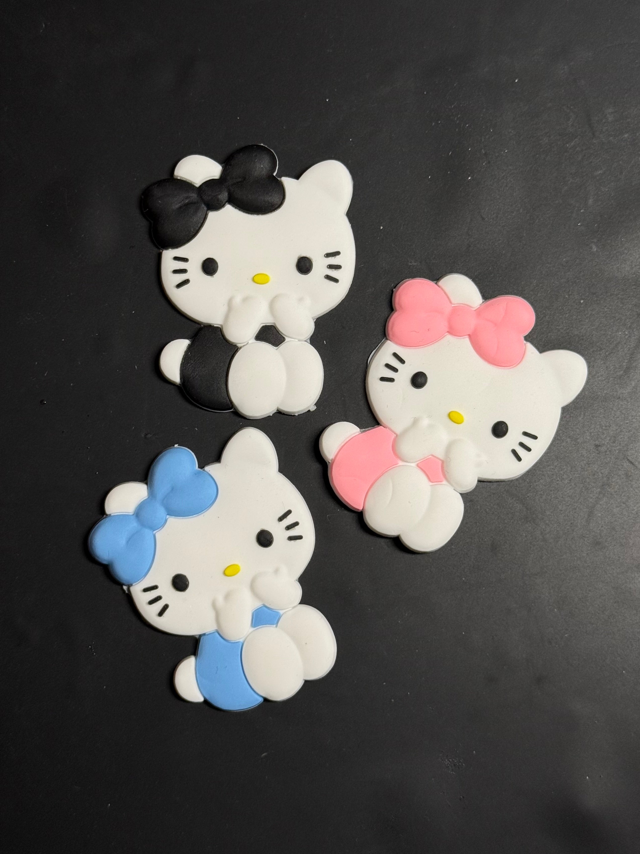 Hello kitty sitting large charm