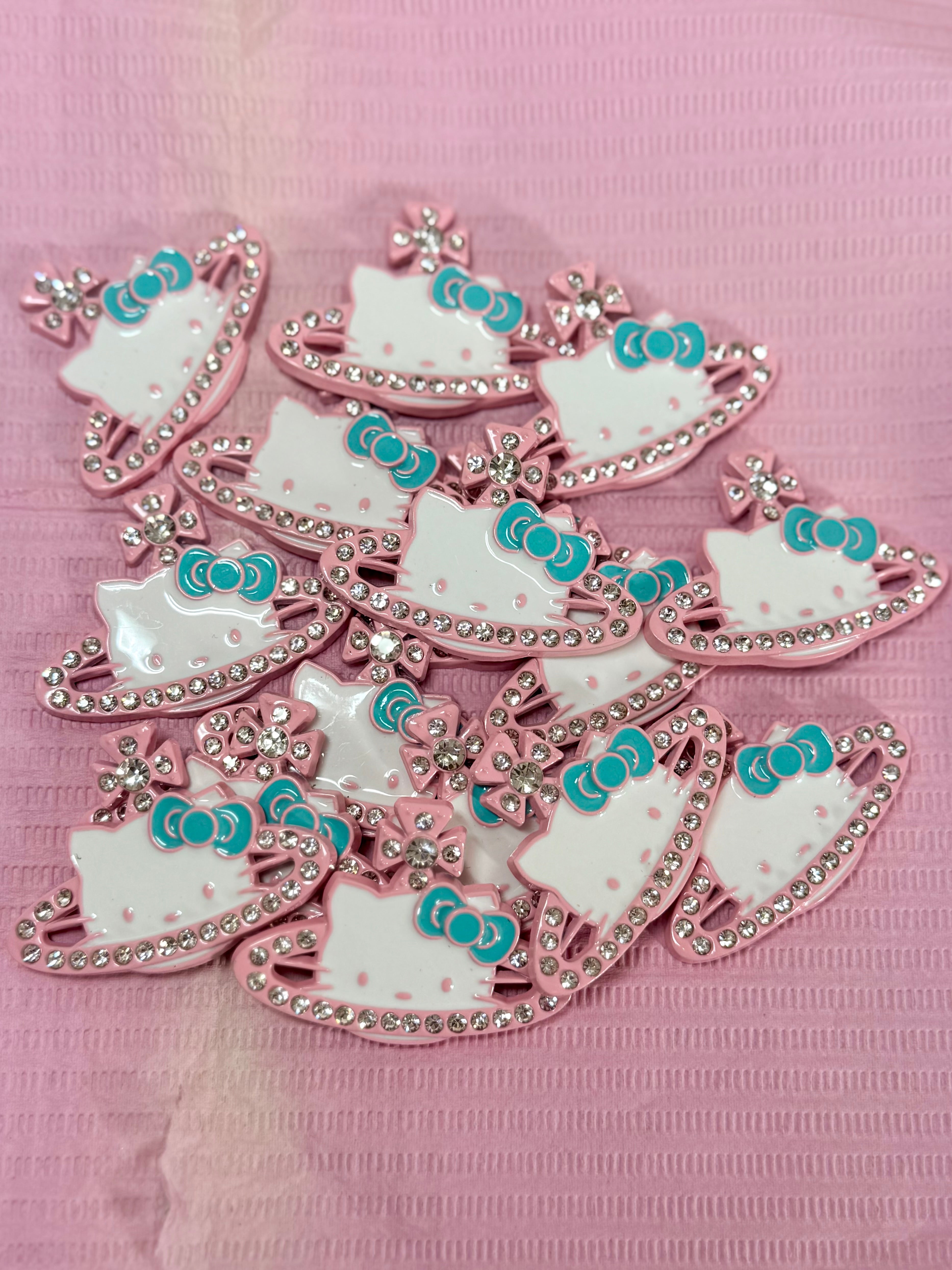Saturn hello kitty charms