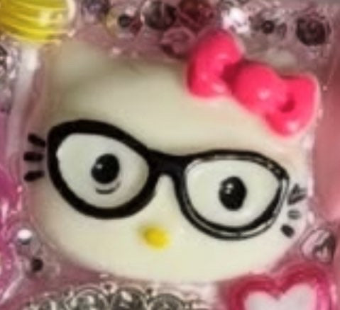 mini hello kitty charms with glasses