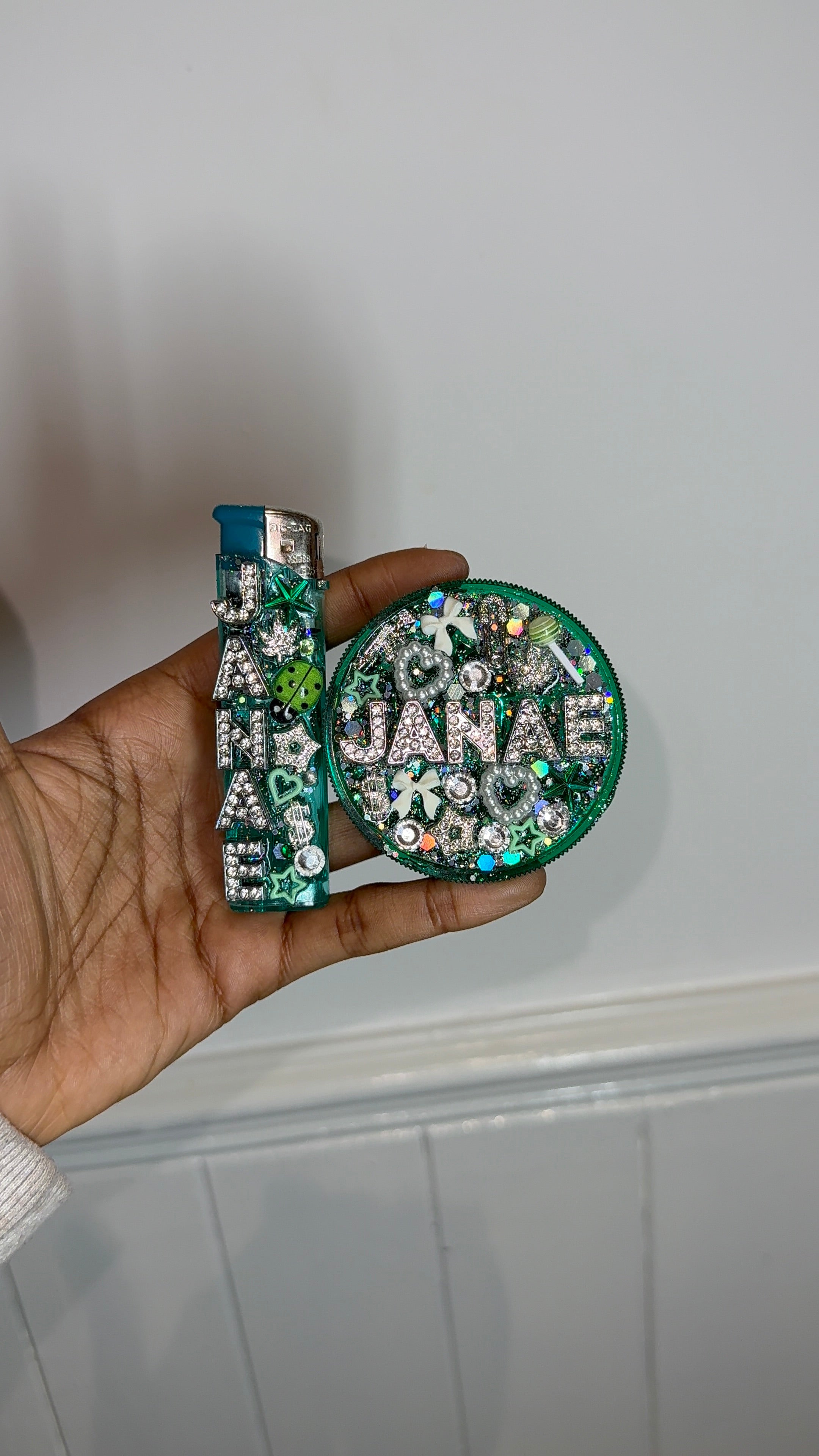 CUSTOM PERSONALISED GRINDERS AND LIGHTERS